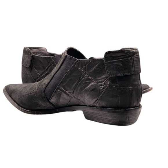 L.A.M.B. Gwen Stefani Memento Black Textured Pointy Toe Bootie Croc Embossed - Picture 11 of 14